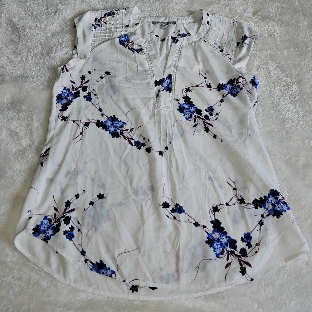 Daniel Rainn White and Blue Fitted Cap Sleeve Blouse